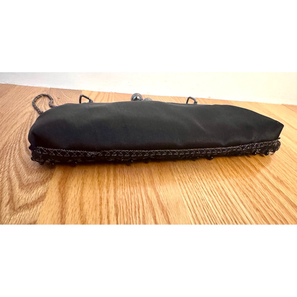 Silky Beaded Evening Clutch Silver Kiss Lock Black Tie Wedding Bag EUC - Picture 8 of 9